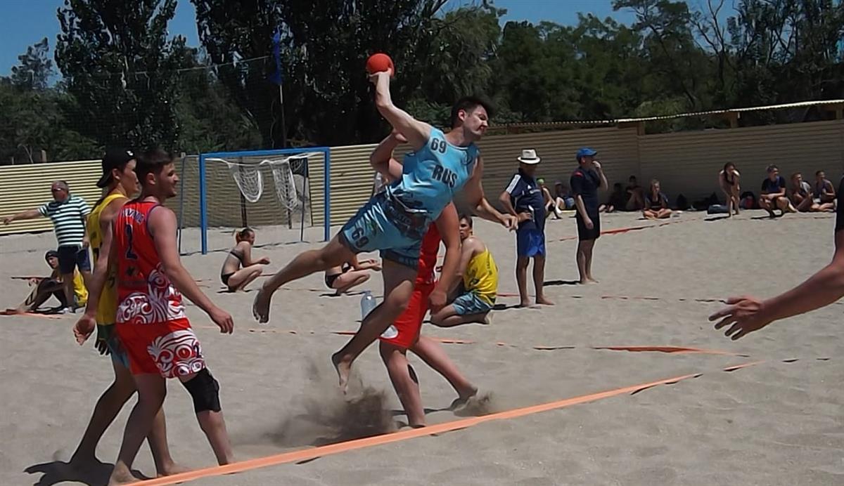 «Екатеринодар» лидирует после двух туров чемпионата России по пляжному гандболу