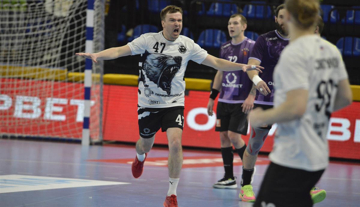 Пермякам не помешали победить даже два удаления. Тройка лидеров ушла в отрыв