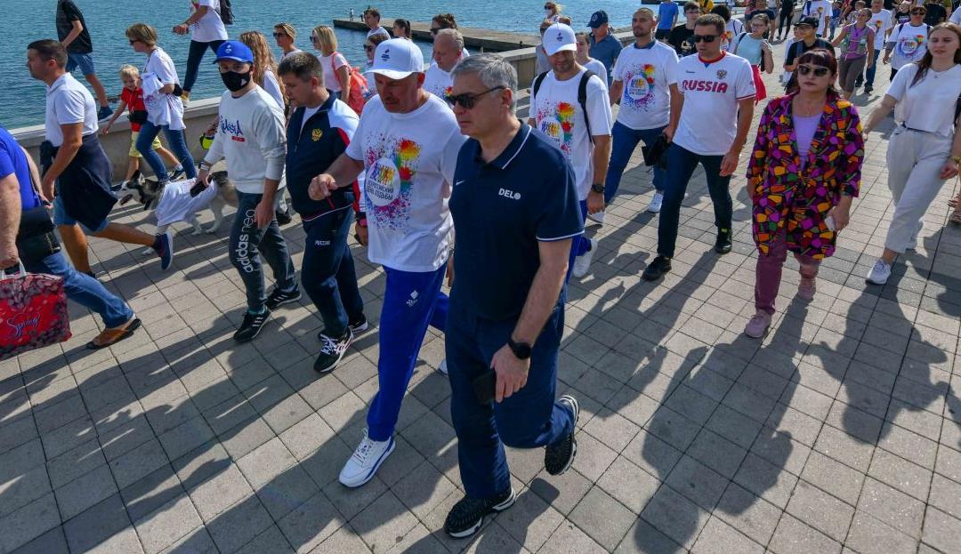 Станислав Поздняков и Сергей Шишкарёв открыли всероссийский День ходьбы