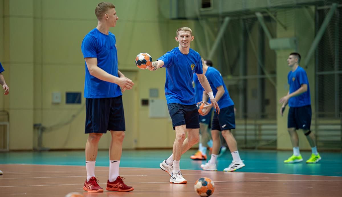 «Наша задача сейчас – вспомнить все. Как в одноименном фильме». Сборная России готовится к турниру в Минске