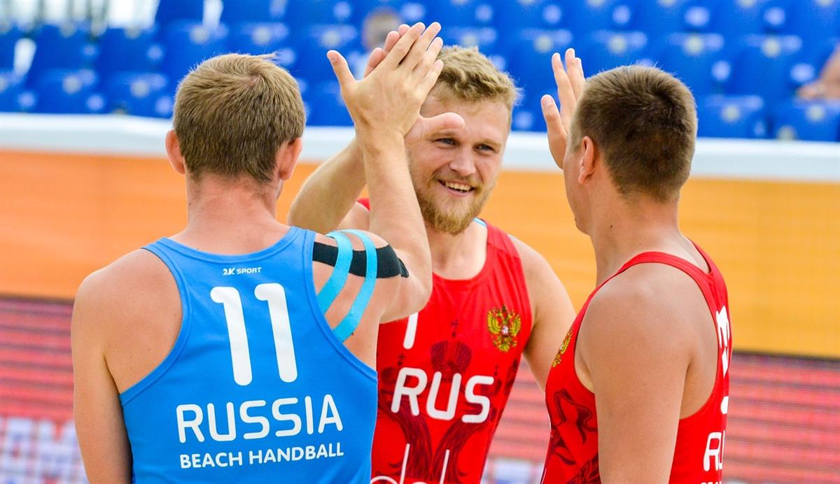 Сборные России по пляжному гандболу отправились на чемпионат Европы 