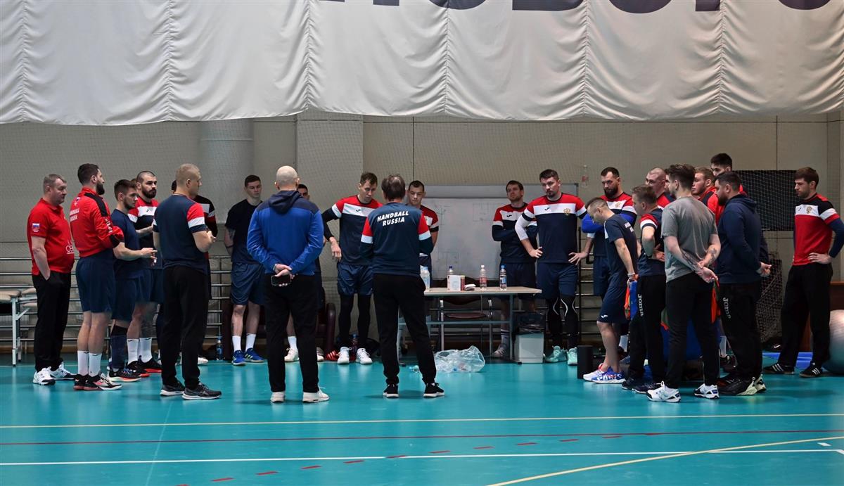 19 гандболистов готовятся к матчам с Белоруссией