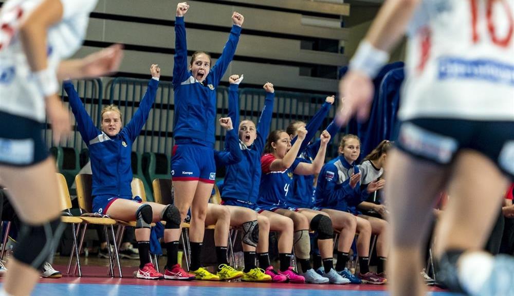 Женская юниорская сборная проведет сбор в Астрахани