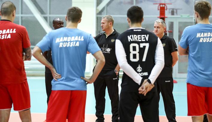 Мужская сборная России отправилась в Санкт-Петербург на матч со Словакией