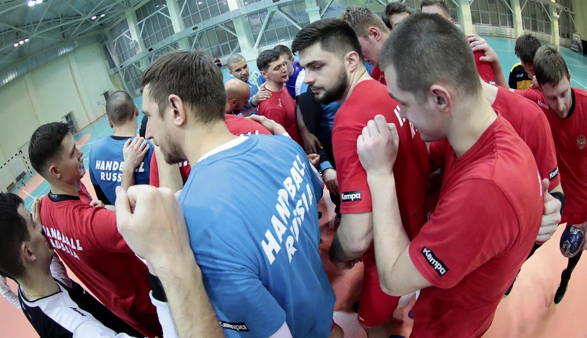 Шестнадцать гандболистов вошли в состав сборной России на матч с Люксембургом 
