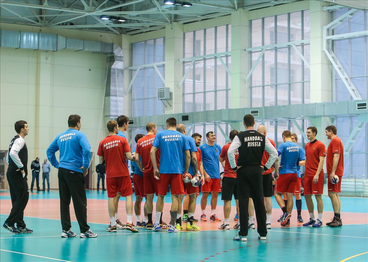 Двадцать гандболистов вызваны на сбор для подготовки к матчам отбора ЧЕ со Словакией и  Черногорией