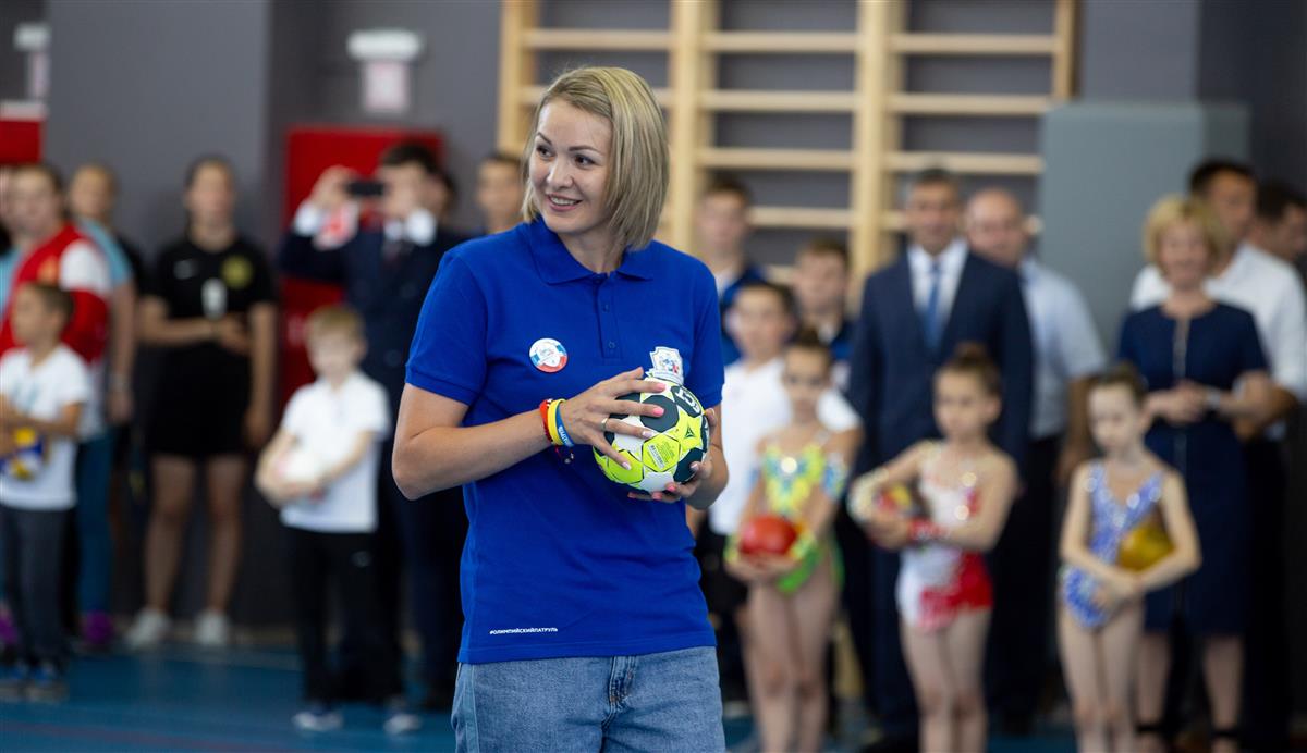 Анна Седойкина приняла участие в церемонии открытия спорткомплекса в Аксае