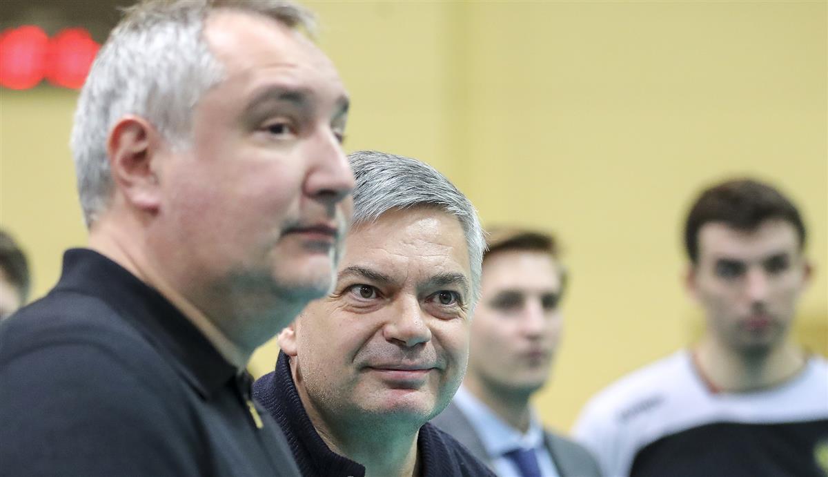 Дмитрий Рогозин и Сергей Шишкарёв посетили тренировку мужской сборной России в Новогорске 