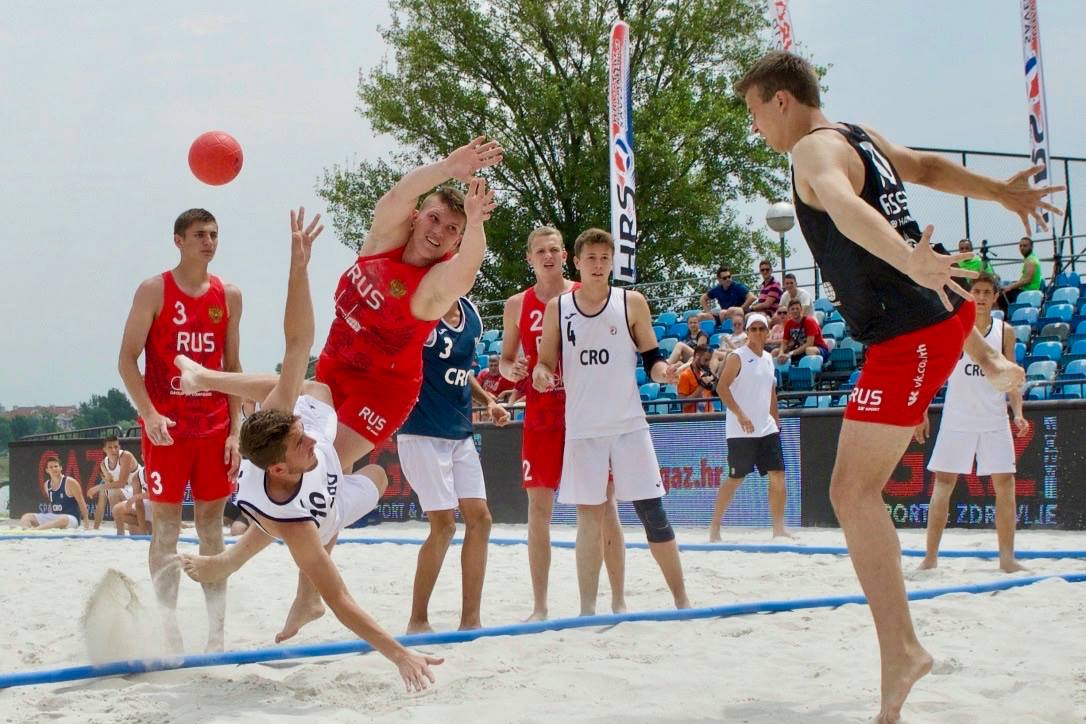 Мужская и женская сборные России вышли в четвертьфинал чемпионата Европы по пляжному гандболу