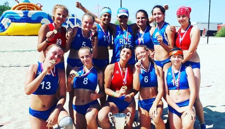 Команда Волгограда стала чемпионом России по пляжному гандболу среди девушек не старше 16 лет 
