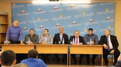 Прославленные российские гандболисты встретились с оренбуржцами